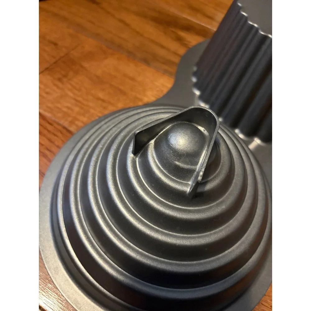 Wilton Giant‎ Cupcake Pan Gray Non-Stick 3D Large Cake Mold 2105-5038